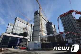 본문 이미지 -  서울 강동구에 둔촌주공 재건축 현장. 2022.12.5/뉴스1 ⓒ News1 박세연 기자