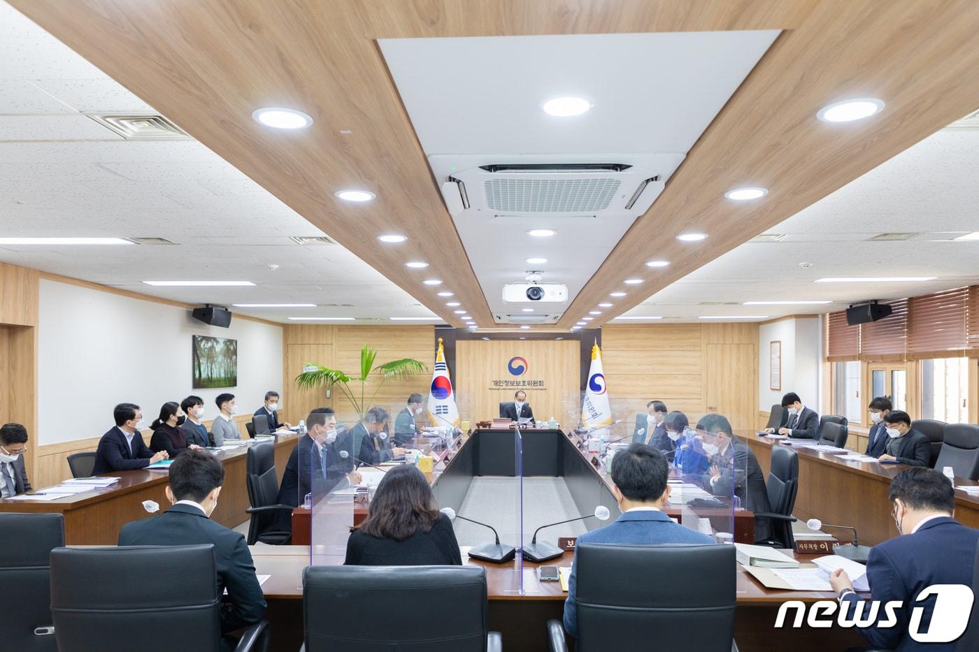 고학수 개인정보보호위원회 위원장이 12월14일 오전 서울 종로구 정부서울청사에서 개최된 제20회 개인정보보호위원회 전체회의를 진행하고 있다.(개인정보위 제공)./