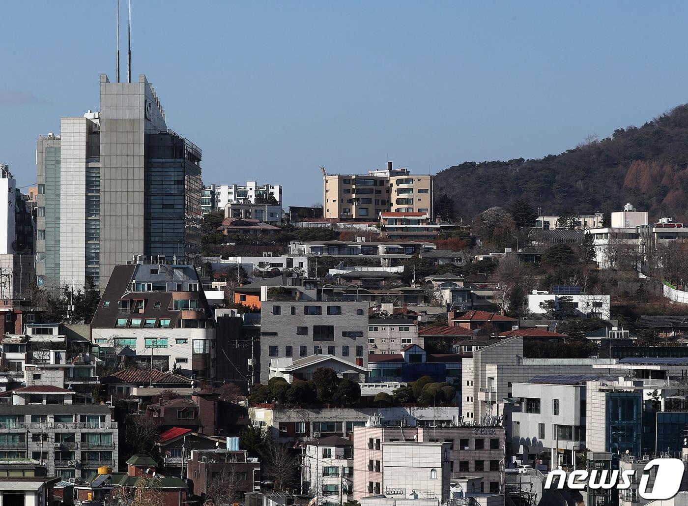 본문 이미지 -  서울 용산구 한남동에서 바라본 고급 주택단지의 모습. 2022.12.14/뉴스1 ⓒ News1 김진환 기자