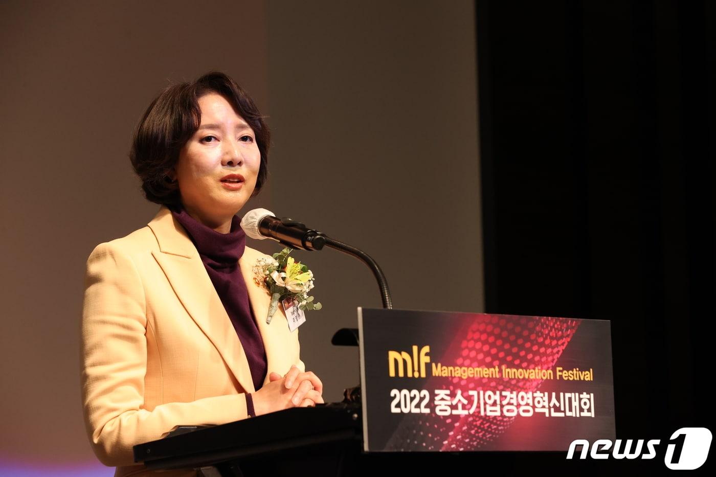 이영 중소벤처기업부 장관이 14일 서울 강남 그랜드 인터컨티넨탈 서울 파르나스에서 열린 ‘2022 중소기업경영혁신대회’에서 축사하고 있다. (중소벤처기업부 제공) 2022.12.14/뉴스1