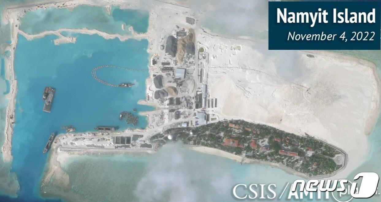 본문 이미지 - 미국 국제전략문제연구소(CSIS)는 14일(현지시간) 보고서를 통해 베트남이 남중국해 스프래틀리 군도의 전초기지를 확장하고 있다고 밝혔다. 2022.12.14/뉴스1(CSIS 홈페이지 갈무리)