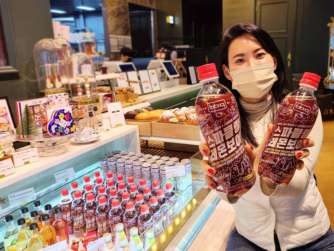 본문 이미지 - BBQ 보이차 음료 '스파클링 레몬보이' 대용량 버전 출시.(제너시스BBQ그룹 제공)