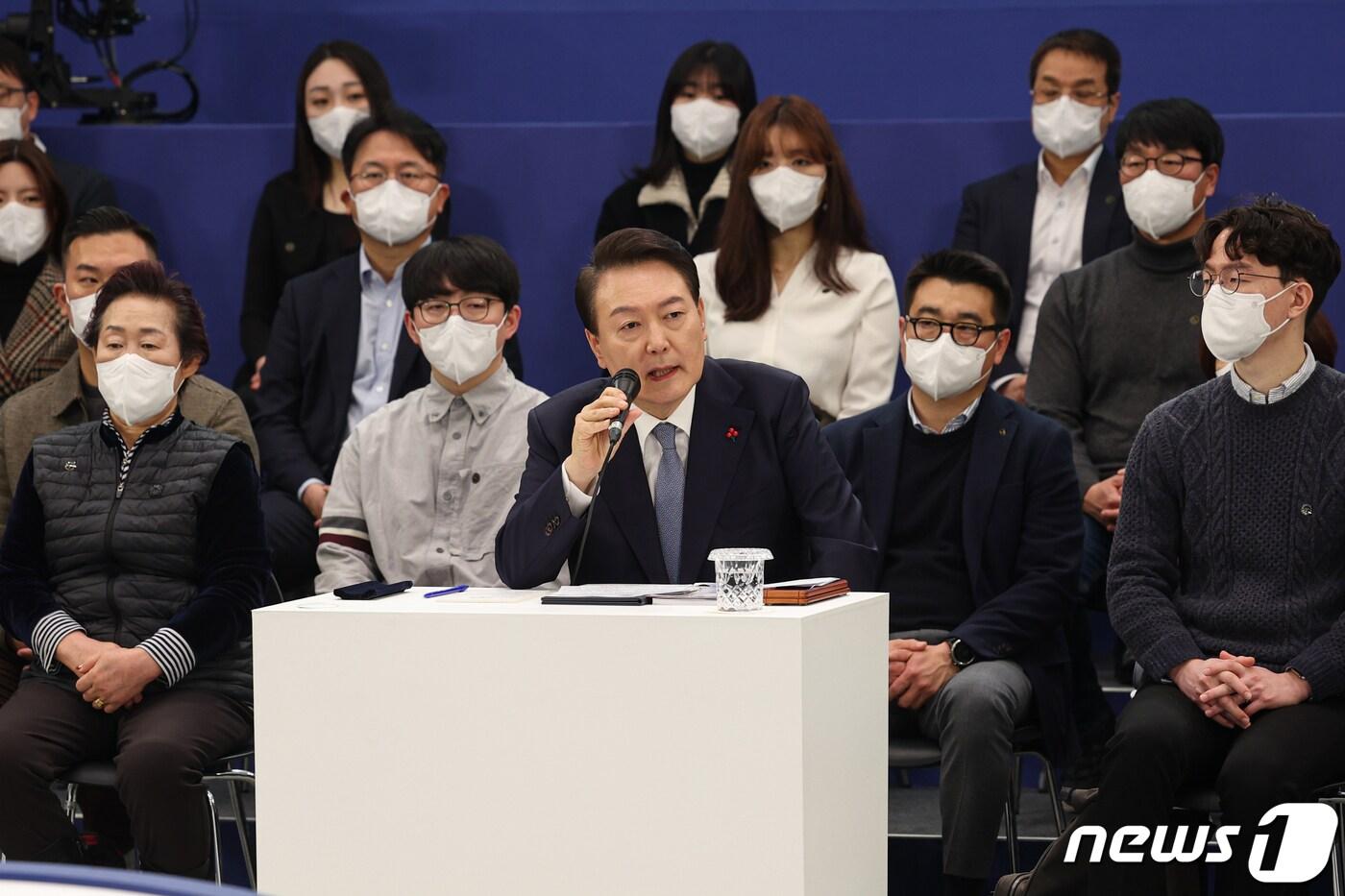 본문 이미지 - 윤석열 대통령이 15일 오후 청와대 영빈관에서 열린 제1차 국정과제 점검회의를 주재했다. 이날 윤 대통령은 노동, 교육, 연금 3대개혁 미래세대를 위한 선택이 아닌 필수라고 말했다(뉴스1DB)News1 