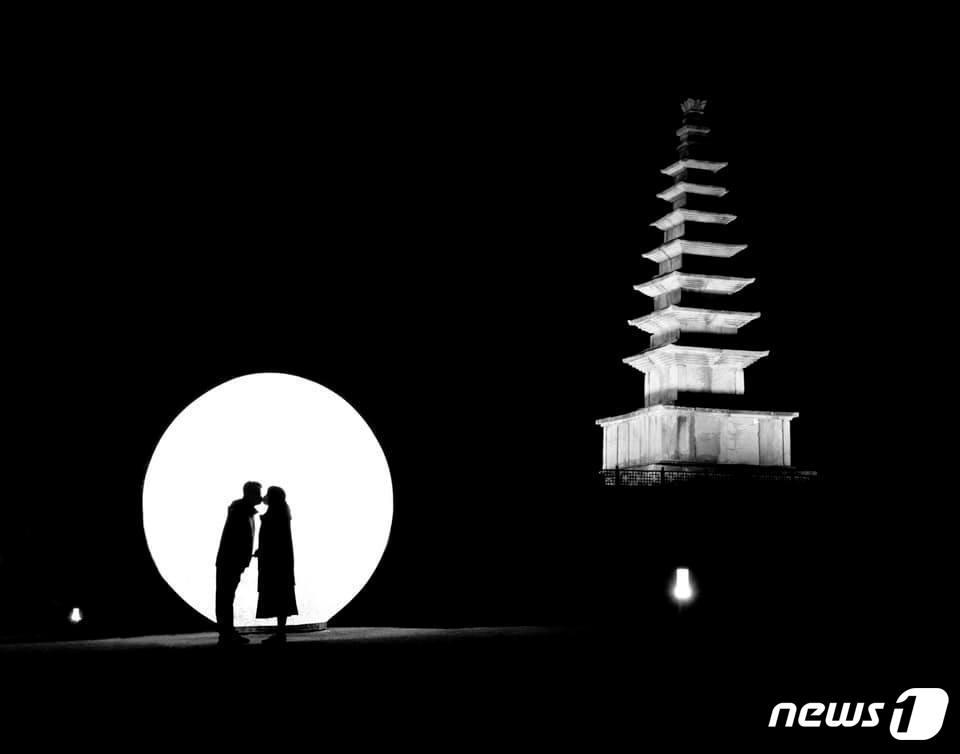 본문 이미지 - 17일 조길형 충북 충주시장은 자신의 SNS로 내년에 중앙탑공원에 바비큐존과 반려동물 놀이공간을 조성할 예정이라고 밝혔다. 사진은 중앙탑공원 홍보 사진.(충주시 제공)2022.12.17/뉴스1