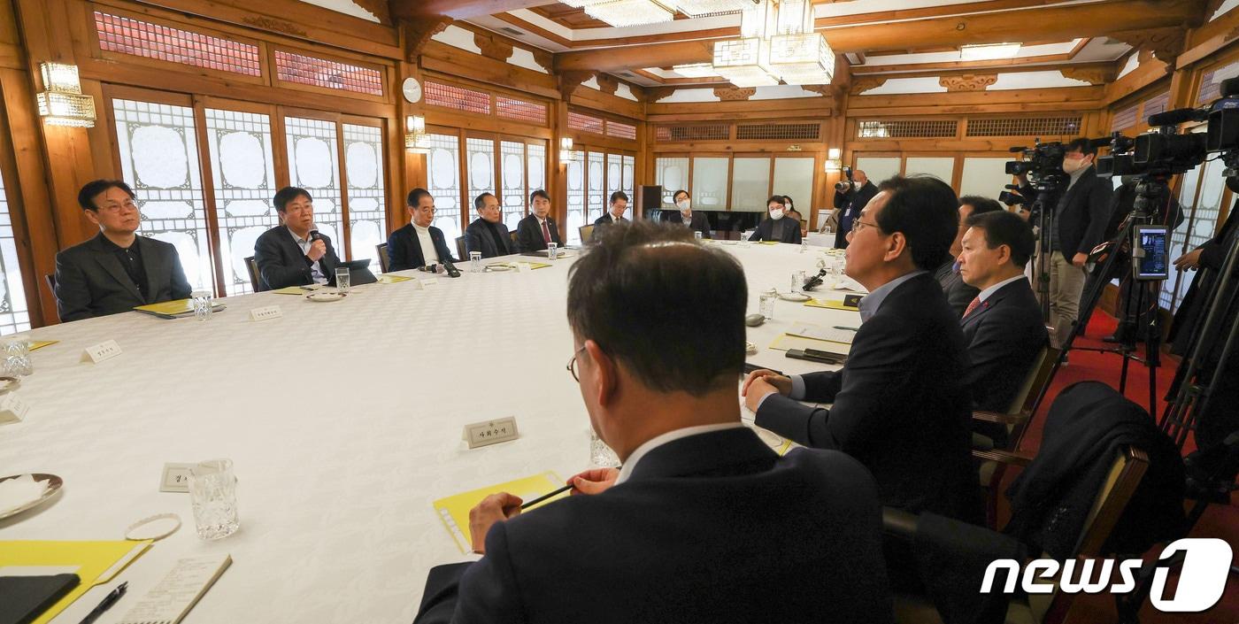 본문 이미지 - 김대기 대통령실 비서실장이 18일 서울 종로구 삼청동 총리공관에서 열린 고위당정협의회에서 모두발언을 하고 있다. (공동취재)2022.12.18/뉴스1 ⓒ News1 박세연 기자