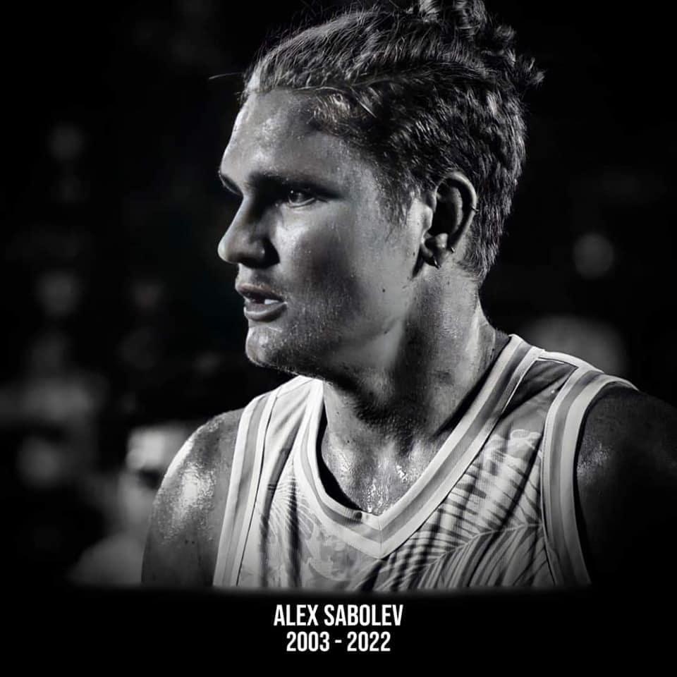 본문 이미지 - 태국 파타야의 한 농구 코트에서 감전사를 당한 故 알렉스 소볼레프(19). (페이스북 갈무리)