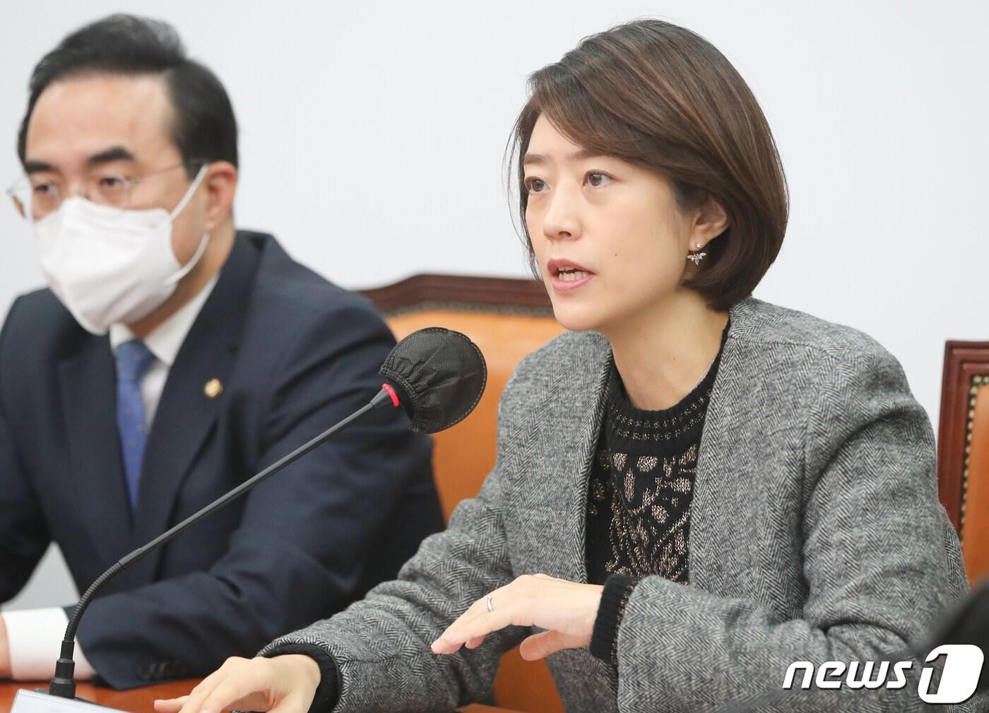 본문 이미지 - 고민정 더불어민주당 최고위원이 19일 서울 여의도 국회에서 열린 최고위원회의에서 발언하고 있다. 2022.12.19/뉴스1 ⓒ News1 허경 기자