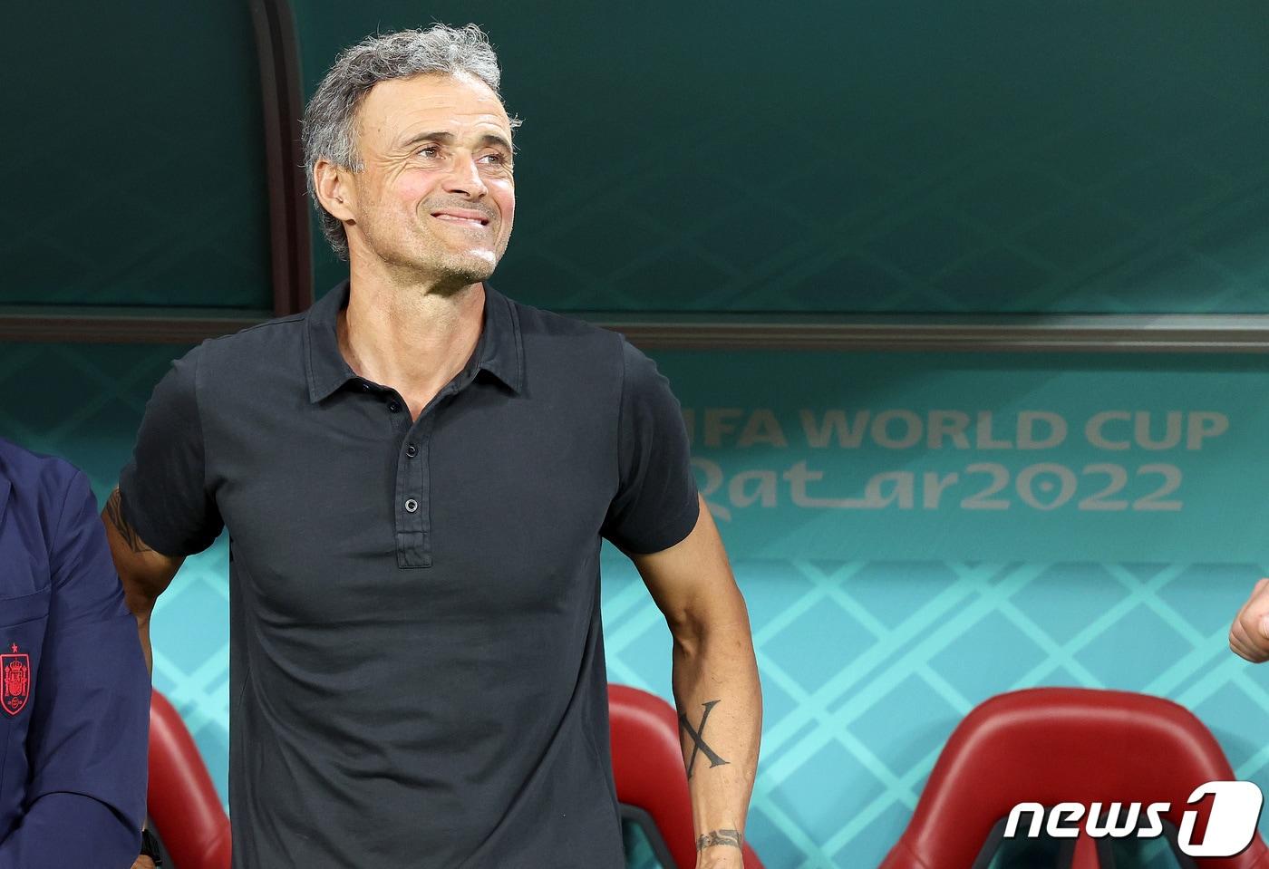 루이스 엔리케 스페인 감독이 1일(현지시간) 저녁 카타르 도하 칼리파 스타디움에서 열린 2022 카타르 월드컵 조별리그 E조 3차전 스페인과 일본의 경기에 앞서 미소 짓고 있다. 2022.12.2/뉴스1 ⓒ News1 이동해 기자