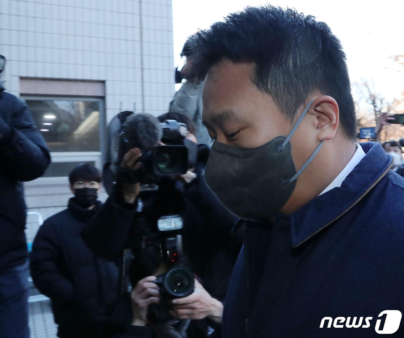 본문 이미지 - 테라·루나 폭락 사태와 관련해 자본시장법 위반 등 혐의를 받는 신현성 차이코퍼레이션 총괄대표. 2022.12.2/뉴스1 ⓒ News1 김진환 기자