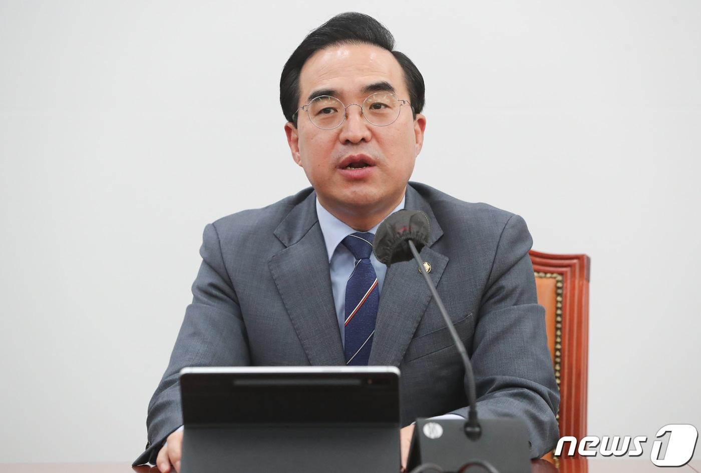 본문 이미지 - 박홍근 더불어민주당 원내대표가 20일 서울 여의도 국회에서 열린 원내대책회의에서 모두 발언을 하고 있다. 2022.12.20/뉴스1 ⓒ News1 허경 기자