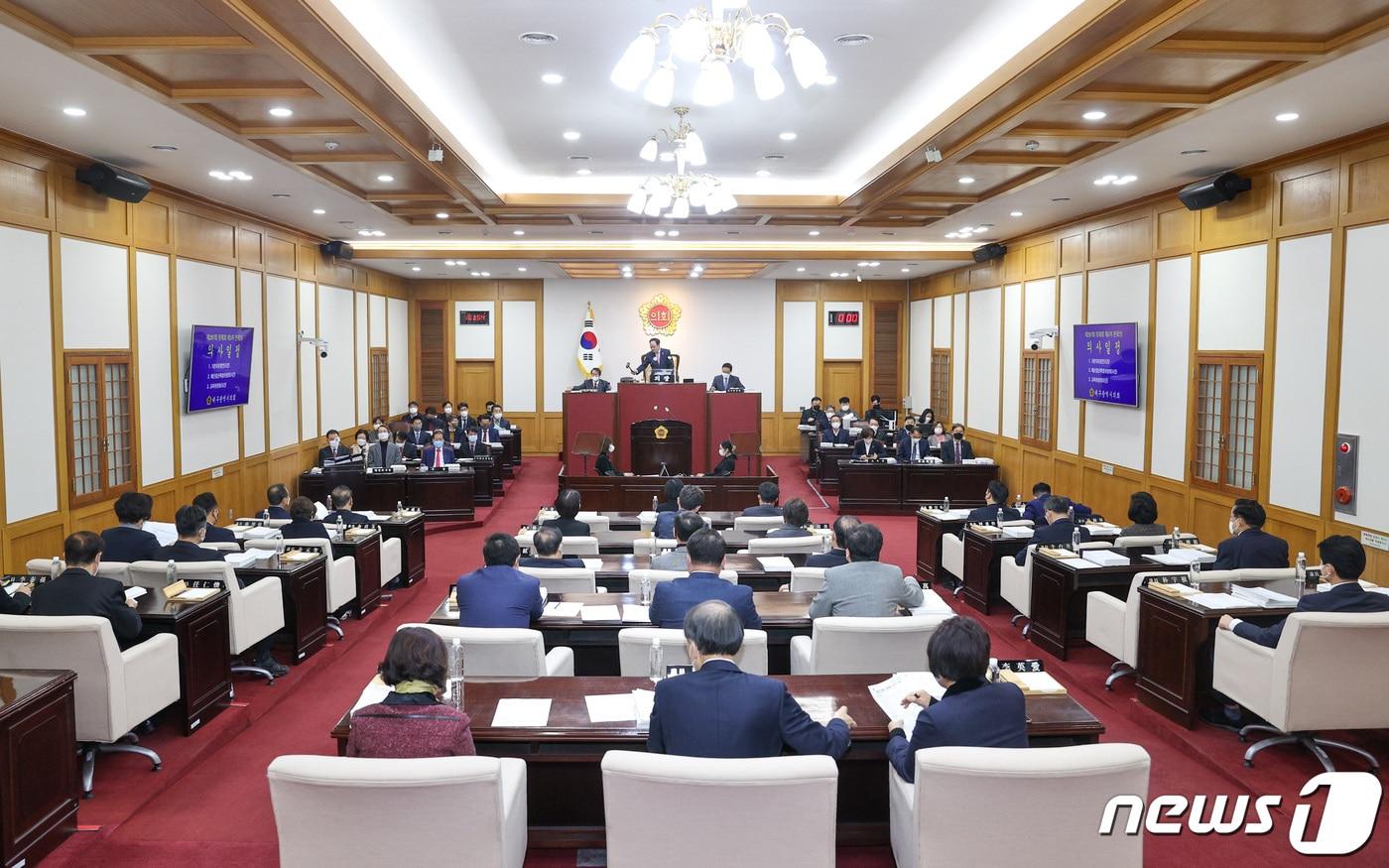 본문 이미지 - 대구시의회가 20일 제297회 정례회를 폐회하고 2022년 의사일정을 마무리했다. 사진은 본회의장 모습.(대구시의회 제공)