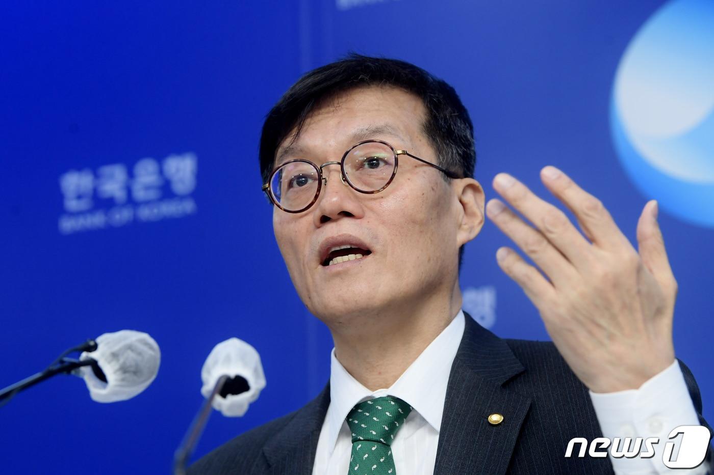 이창용 한국은행 총재가 20일 오전 서울 중구 한국은행 기자실에서 열린 2022년 하반기 물가설명회에서 물가안정목표 운영상황에 관해 설명하고 있다. 2022.12.20/뉴스1