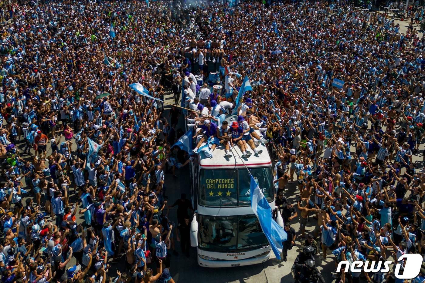아르헨티나의 월드컵 우승 카퍼레이드에 400만명 이상의 인파가 몰렸다. ⓒ AFP=뉴스1
