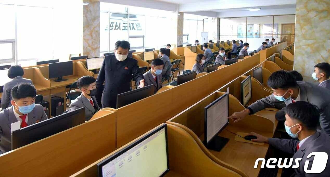 본문 이미지 - (평양 노동신문=뉴스1) = 평양교통운수대학교. (사진은 기사 내용과 무관함) [국내에서만 사용가능. 재배포 금지. DB 금지. For Use Only in the Republic of Korea. Redistribution Prohibited] rodongphoto@news1.kr