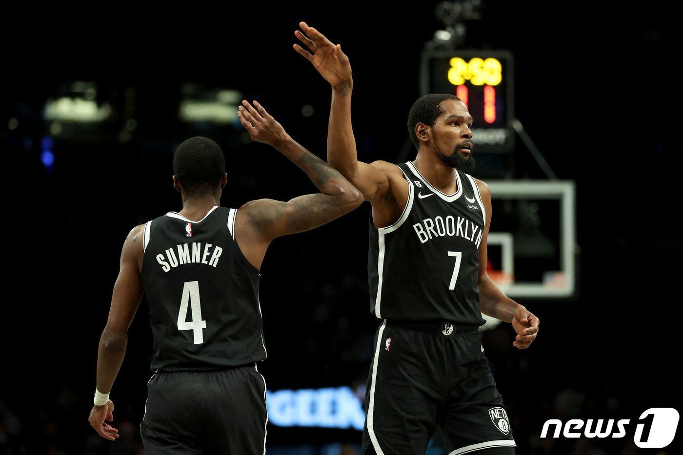 브루클린 네츠의 케빈 듀란트(오른쪽). ⓒ AFP=뉴스1