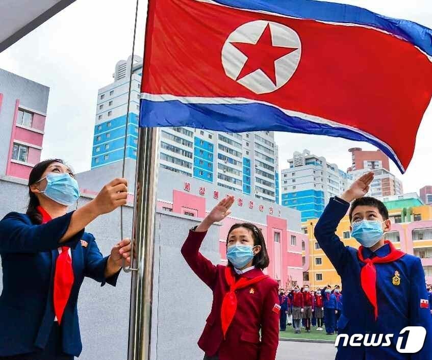 본문 이미지 - (평양 노동신문=뉴스1) = 북한 조선소년단. [국내에서만 사용가능. 재배포 금지. DB 금지. For Use Only in the Republic of Korea. Redistribution Prohibited] rodongphoto@news1.kr