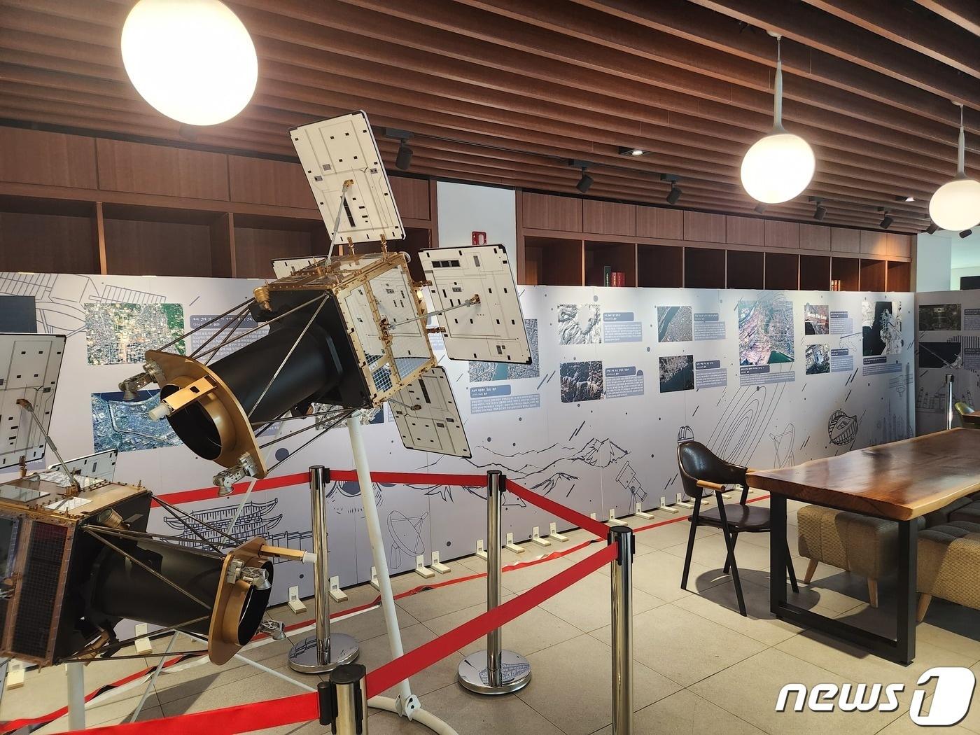 본문 이미지 - 국토위성 사진전. 2022.12.23/뉴스1 ⓒ News1 박기현 기자