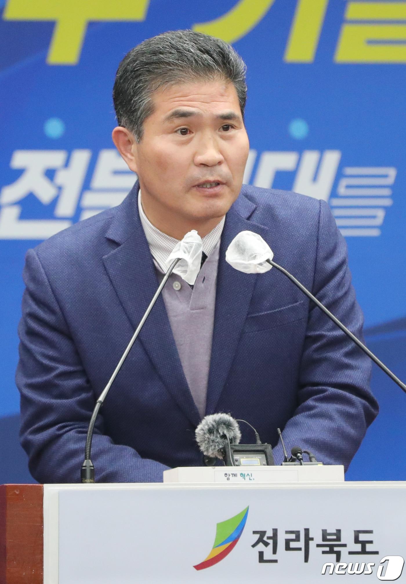 본문 이미지 - 이원택 더불어민주당 의원이 25일 전북 전주시 전북도청에서 '2023년 국가예산' 관련 발언을 하고 있다. 2022.12.25/뉴스1 ⓒ News1 유경석 기자