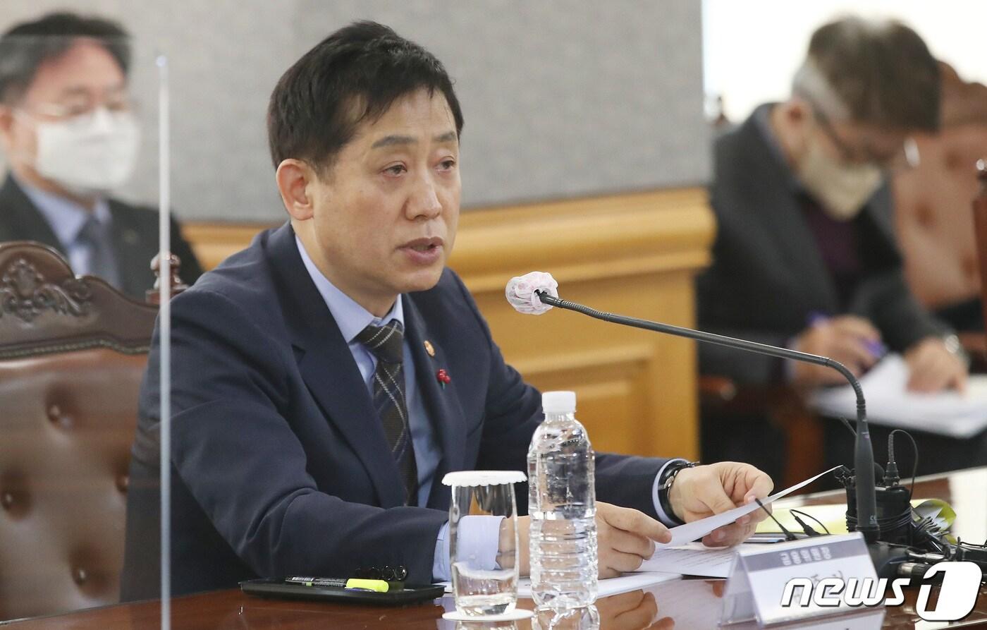 본문 이미지 - 김주현 금융위원회 위원장이 26일 오전 서울 중구 명동 은행회관에서 열린 2023년도 금융정책기관·정부부처 간 정책금융 자금공급 협약식에서 모두발언을 하고 있다. 2022.12.26/뉴스1 ⓒ News1 임세영 기자