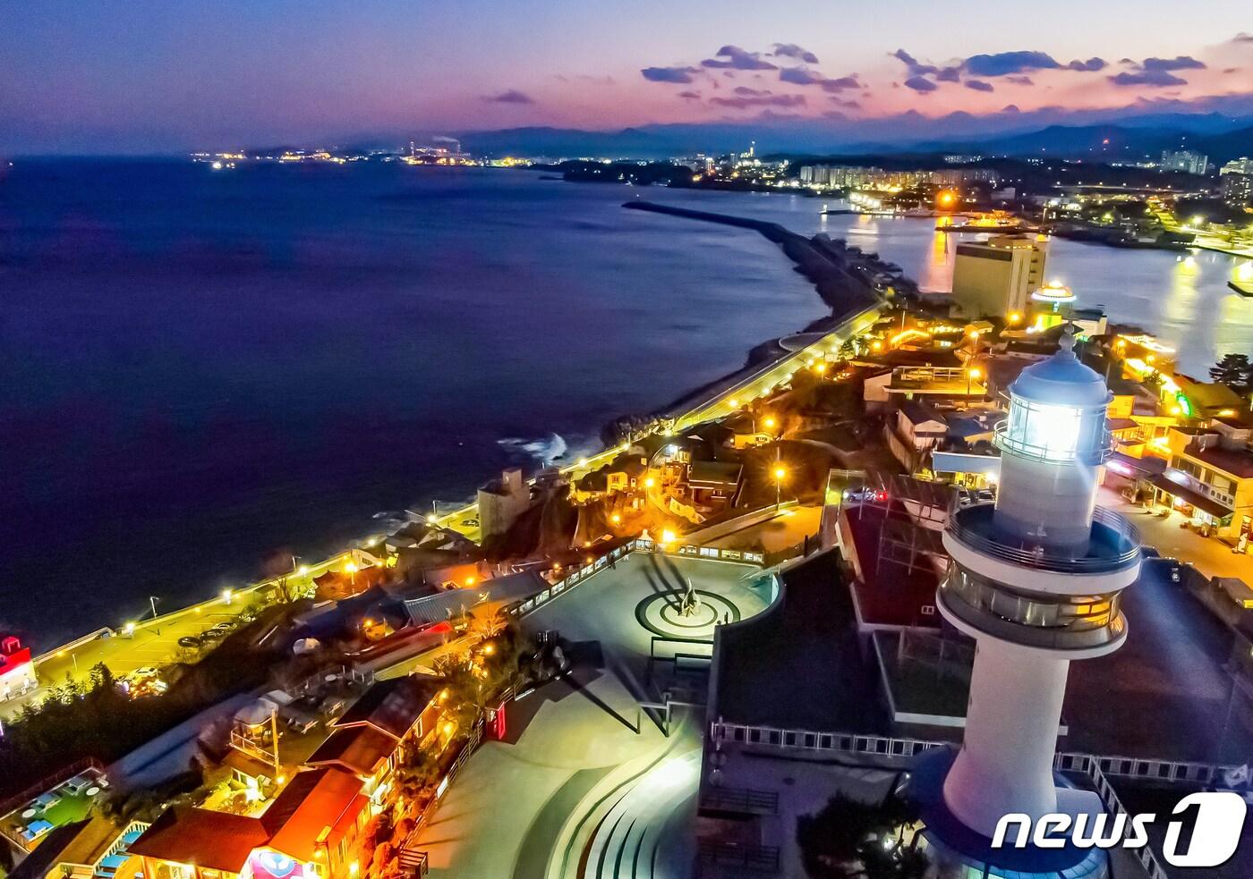 강원 동해시 묵호 등대, 논골담길 야경.(뉴스1 DB) ⓒ News1 민경석 기자