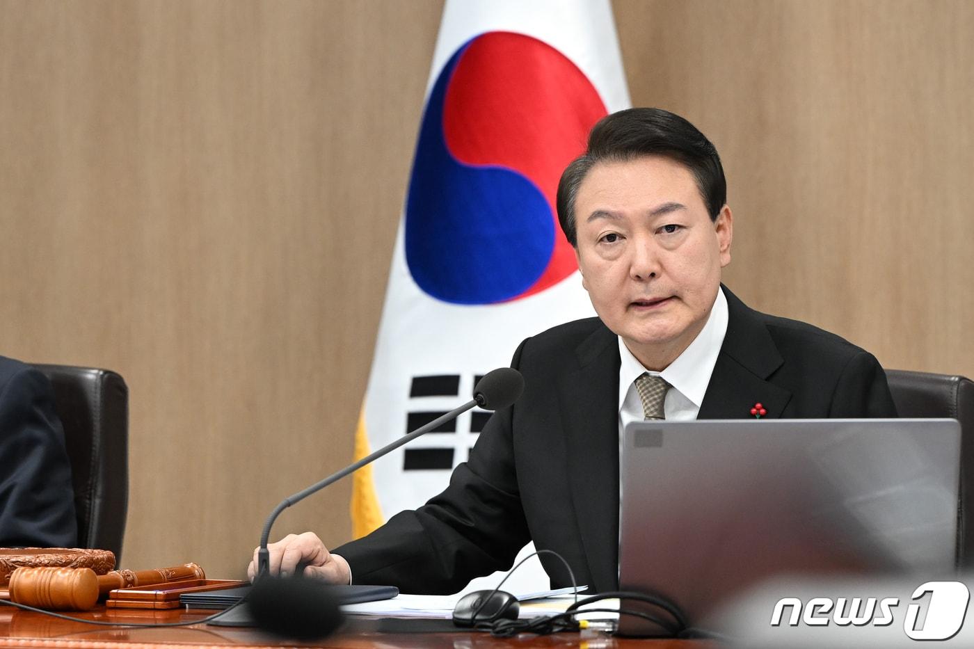 윤석열 대통령이 27일 용산 대통령실 청사에서 열린 국무회의를 주재하고 있다. (대통령실 제공) 2022.12.27/뉴스1 ⓒ News1 오대일 기자
