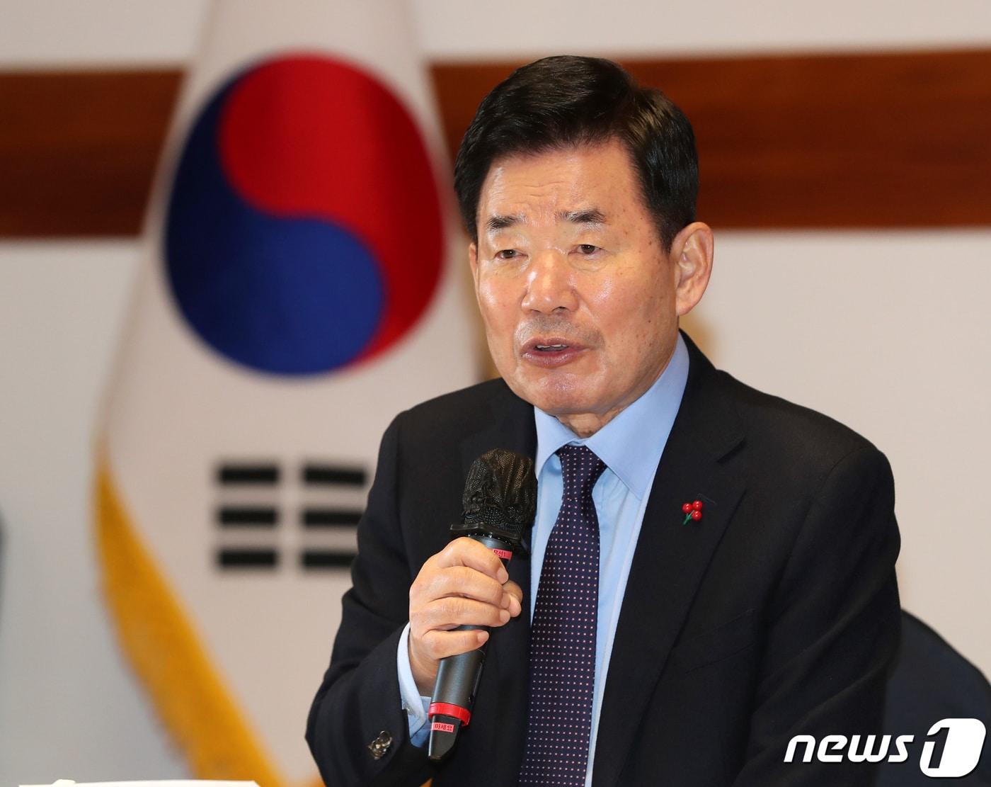 본문 이미지 - 김진표 국회의장이 27일 오전 서울 여의도 국회 사랑재에서 열린 제21대 국회 후반기 의회외교포럼 출범식에서 모두발언을 하고 있다. 2022.12.27/뉴스1 ⓒ News1 구윤성 기자