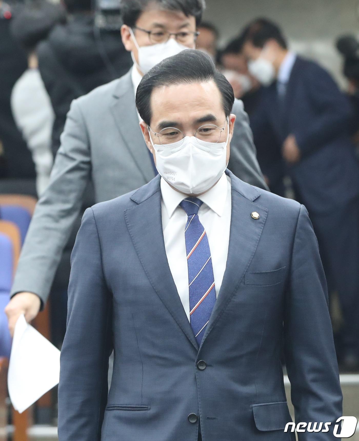 본문 이미지 - 박홍근 더불어민주당 원내대표가 28일 서울 여의도 국회에서 열린 의원총회에 참석하고 있다. 2022.12.28/뉴스1 ⓒ News1 허경 기자