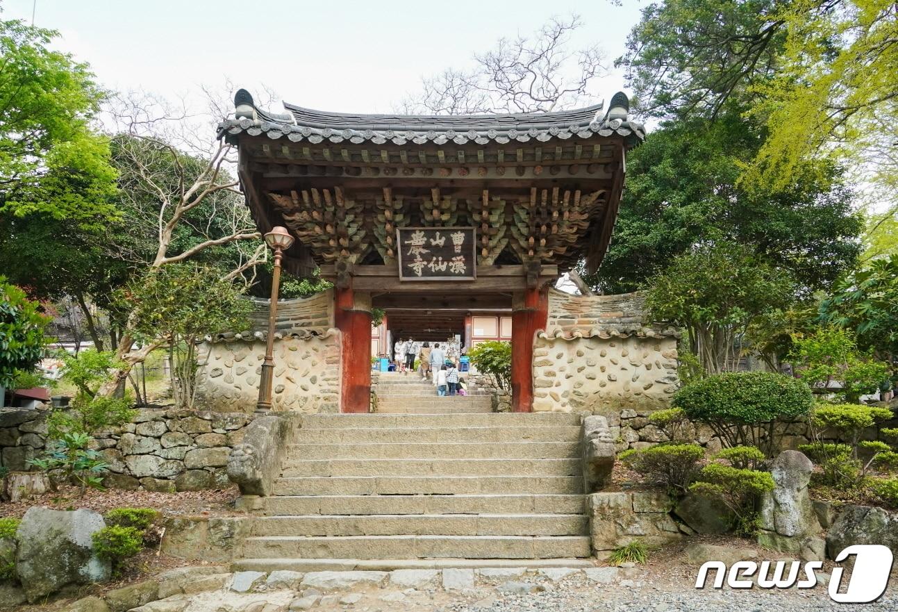 본문 이미지 - 순천 선암사 일주문 전경.(순천시 제공)2022.12.28/뉴스1 ⓒ News1 김동수 기자