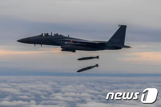 본문 이미지 - 공군 F-15K 전투기. (합동참모본부 제공) 2022.10.4/뉴스1 ⓒ News1 민경석 기자