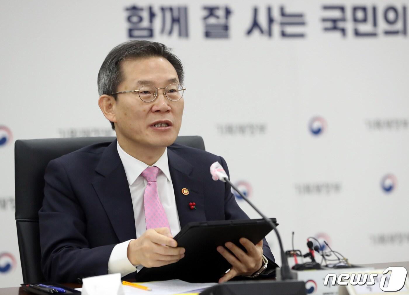 본문 이미지 - 이종호 과학기술정보통신부 장관이 지난 12월29일 오전 세종시 정부세종청사에서 열린 비상경제장관회의에서 디지털 플랫폼 발전방안에 대해 발언하고 있다. 2022.12.29/뉴스1 ⓒ News1 김기남 기자