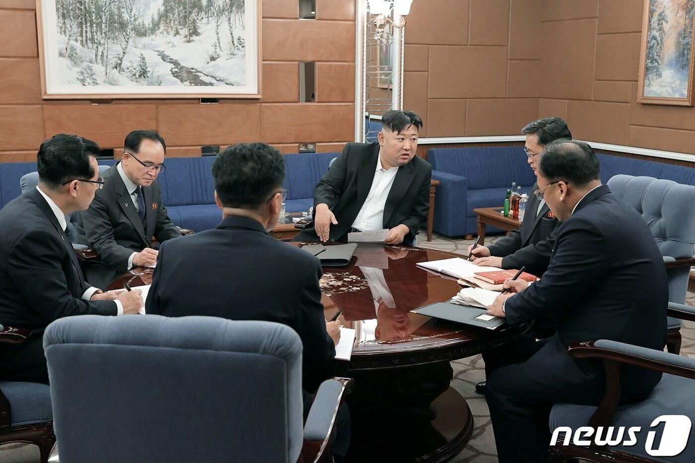본문 이미지 - (평양 노동신문=뉴스1) = 북한 노동당 기관지 노동신문은 30일 "새해 2023년도의 발전방략 책정을 준비하는 당 중앙위원회 제8기 제6차 전원회의 확대회의가 자기 사업을 계속하고 있다"라고 보도했다. [국내에서만 사용가능. 재배포 금지. DB 금지. For Use Only in the Republic of Korea. Redistribution Prohibited] rodongphoto@news1.kr