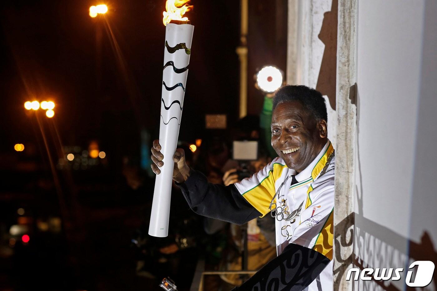 2016 리우 올림픽에서 성화봉송에 참여했던 펠레. ⓒ AFP=뉴스1