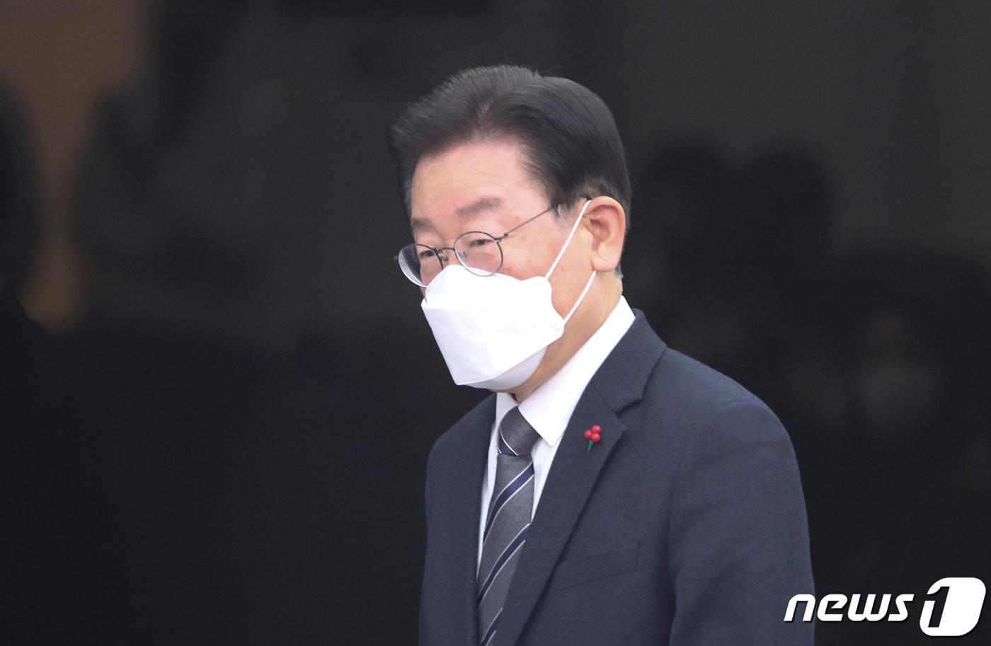 본문 이미지 - 이재명 더불어민주당 대표가 30일 서울 여의도 국회에서 열린 최고위원회의에 참석하고 있다. 2022.12.30/뉴스1 ⓒ News1 허경 기자