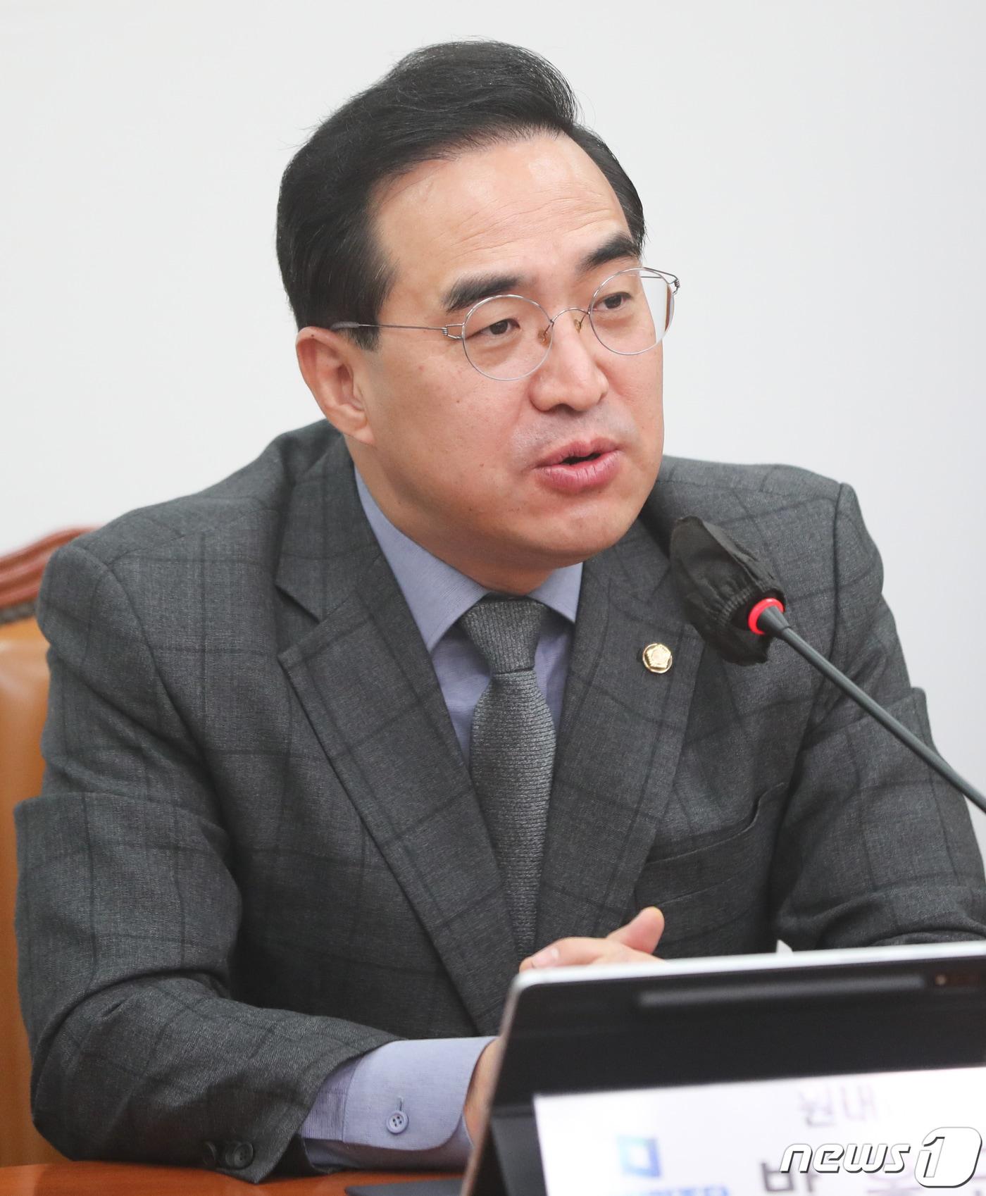 본문 이미지 - 박홍근 더불어민주당 원내대표가 30일 서울 여의도 국회에서 열린 최고위원회의에서 모두 발언을 하고 있다. 2022.12.30/뉴스1 ⓒ News1 허경 기자