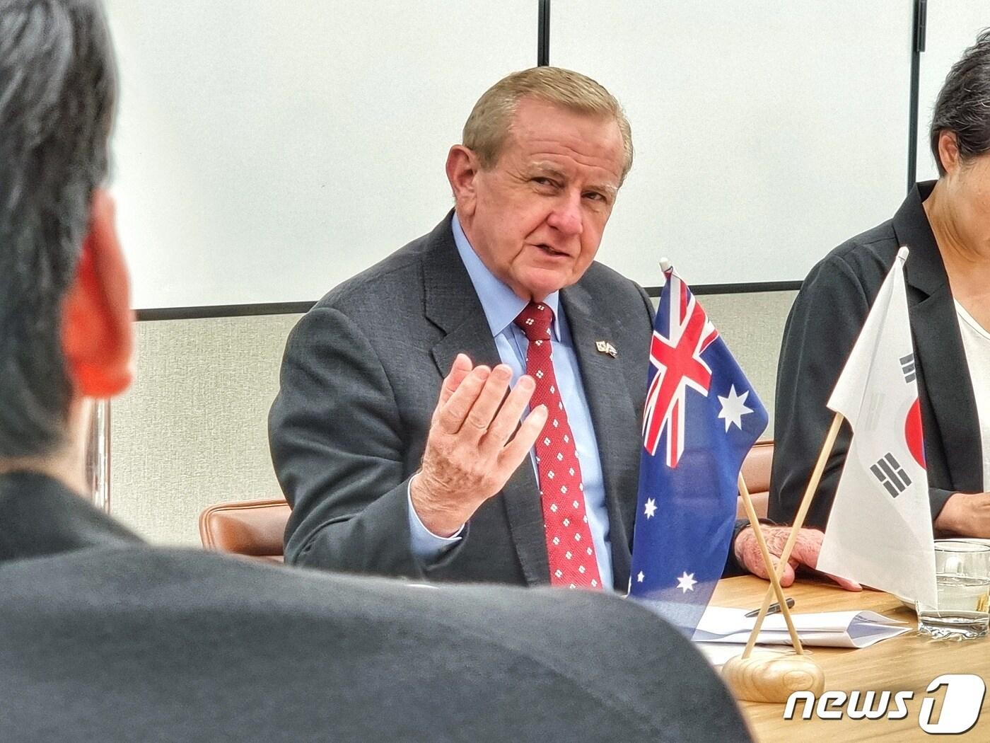 본문 이미지 - 사이먼 크린 호한경제협력위원회 회장이 지난해 11월29일 호주 시드니 무역투자진흥기관 사무실에서 인터뷰하고 있다. ⓒ 뉴스1 황덕현 기자