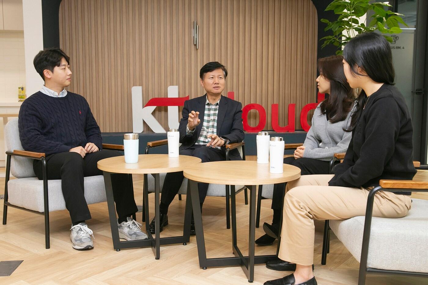 KT클라우드가 출범 8개월을 맞아 임직원과 경영 현안과 성과를 공유하는 '케클 공유해' 행사를 진행했다고 5일 밝혔다.(KT클라우드 제공)