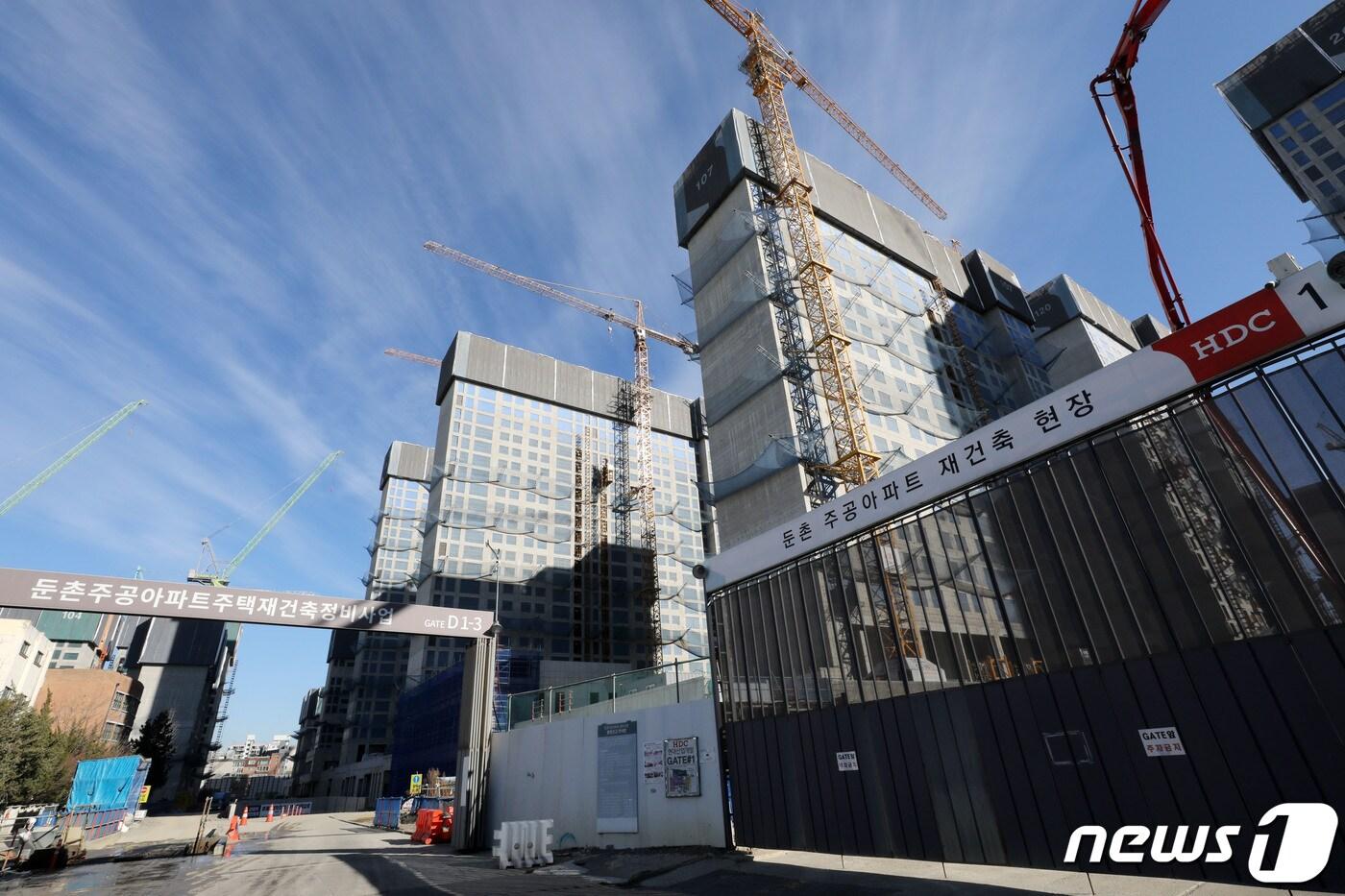 본문 이미지 - 서울 강동구에 둔촌주공 재건축 현장. 2022.12.5/뉴스1 ⓒ News1 박세연 기자