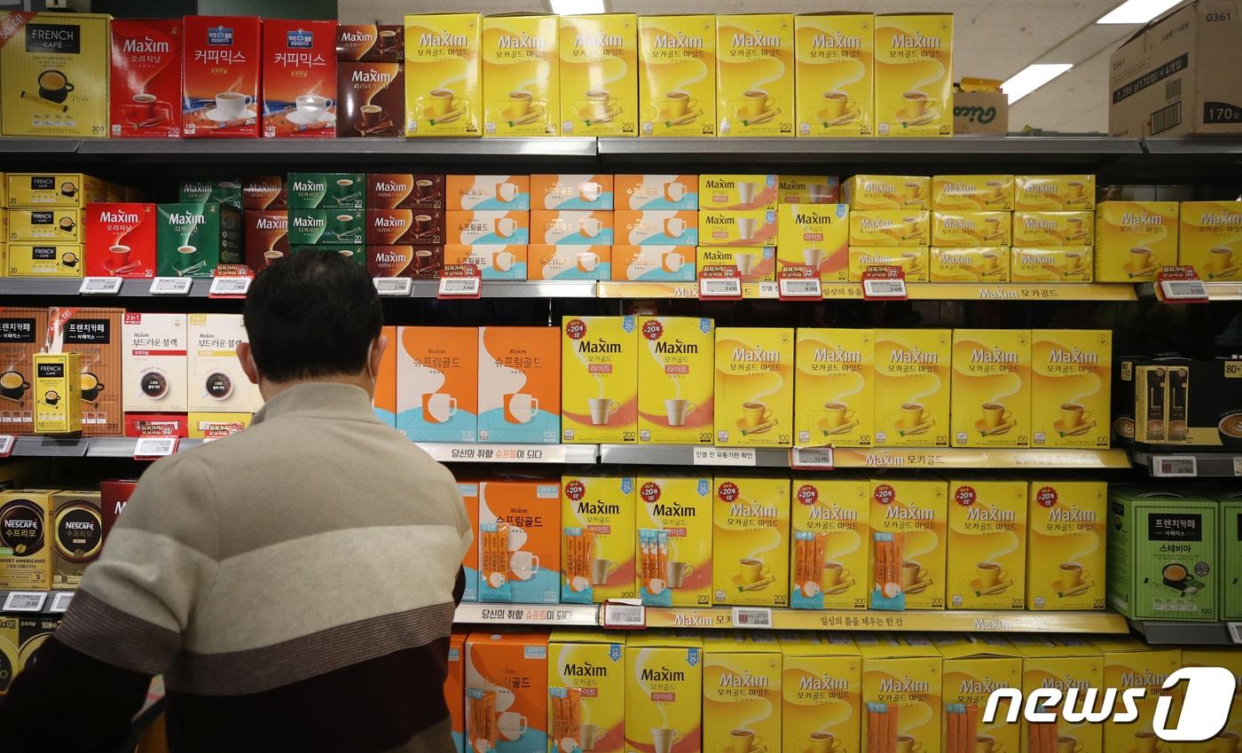 5일 서울시내의 한 대형마트에 커피믹스가 진열돼 있다. 2022.12.5/뉴스1 ⓒ News1 이승배 기자