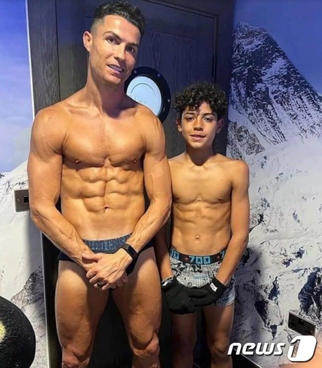 본문 이미지 - 호날두와 아들 - 호날두 인스타 갈무리