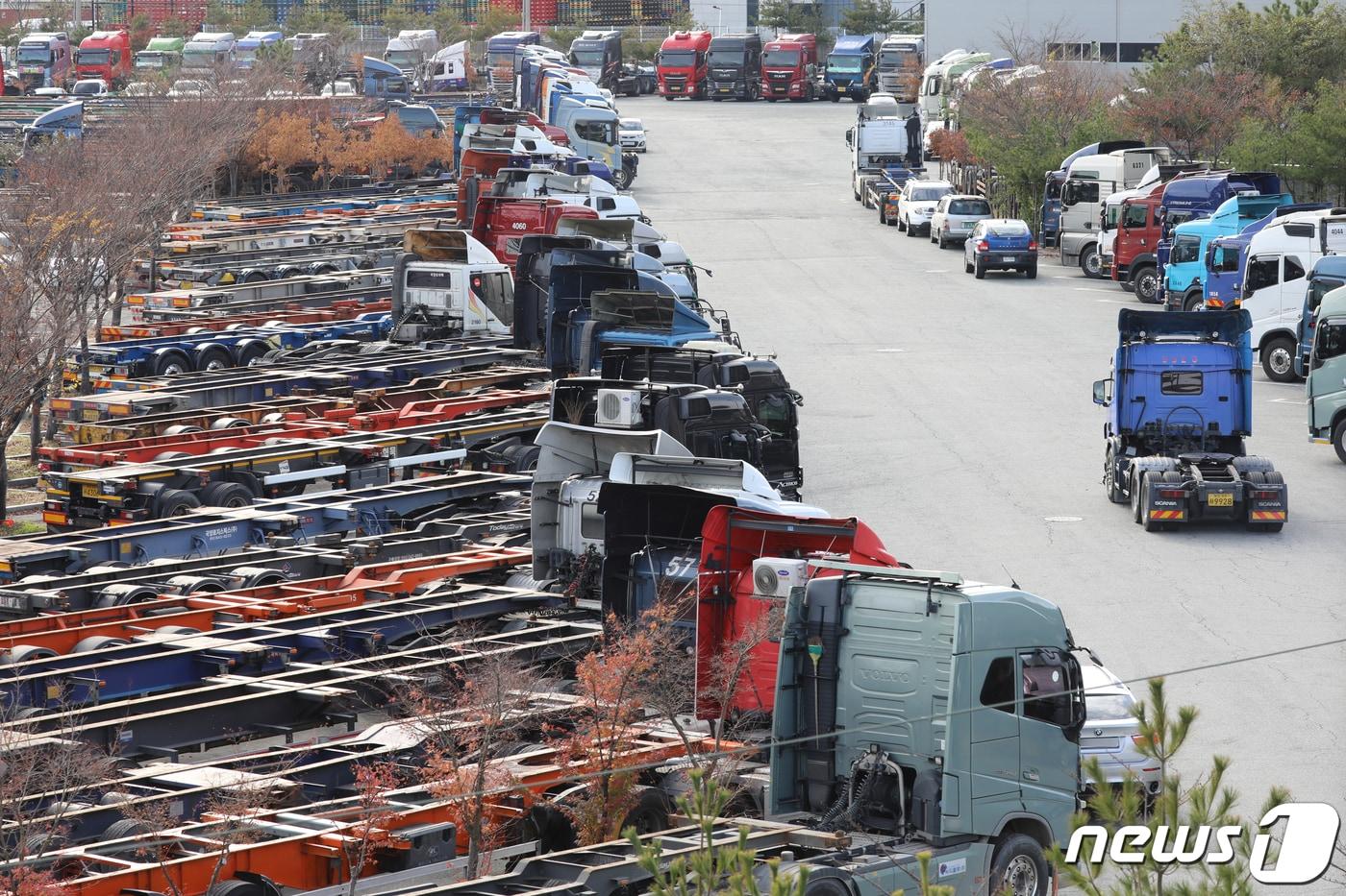  부산 남구 부산항 용당부두에 컨테이너들이 쌓여있다. 2022.12.5/뉴스1 ⓒ News1 김영훈 기자