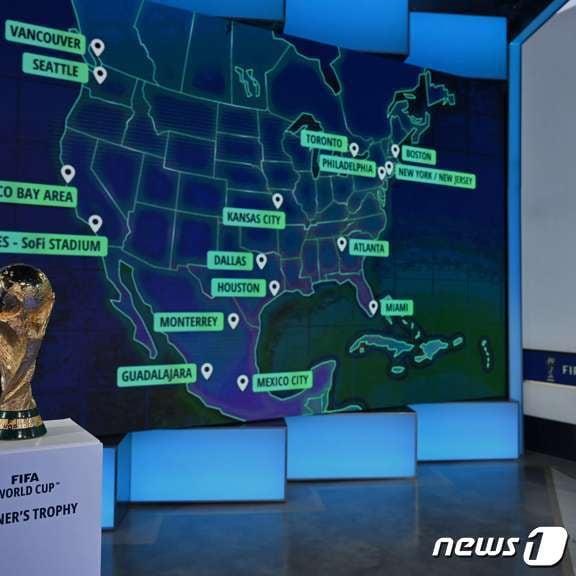 본문 이미지 - 지난 6월 국제축구연맹&#40;FIFA&#41;는 2026년 월드컵 경기를 개최할 16개 도시를 발표했다. 미국에서 11개, 멕시코와 캐나다 각각 3개, 2개 도시에서 경기가 열린다. 미국 3대 도시 시카고는 빠졌다.&#40;FIFA 홈페이지&#41;