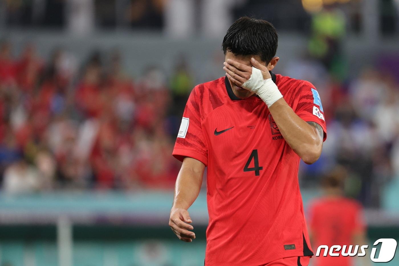 5일 오후&#40;현지시간&#41; 카타르 도하 스타디움974에서 열린 2022 카타르 월드컵 16강 대한민국과 브라질의 경기에서 전반전 히샬리송에게 세번째 골을 허용한 대한민국 김민재가 아쉬운 표정을 짓고 있다. 2022.12.6/뉴스1 ⓒ News1 이광호 기자