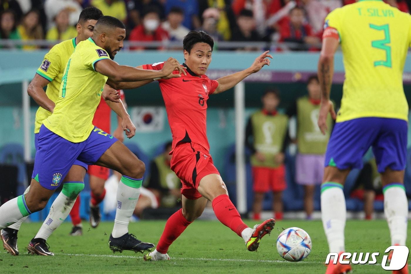 5일 오후(현지시간) 카타르 도하 스타디움974에서 열린 2022 카타르 월드컵 16강 대한민국과 브라질의 경기에서 대한민국 백승호가 돌파를 하고 있다. 2022.12.6/뉴스1 ⓒ News1 이광호 기자