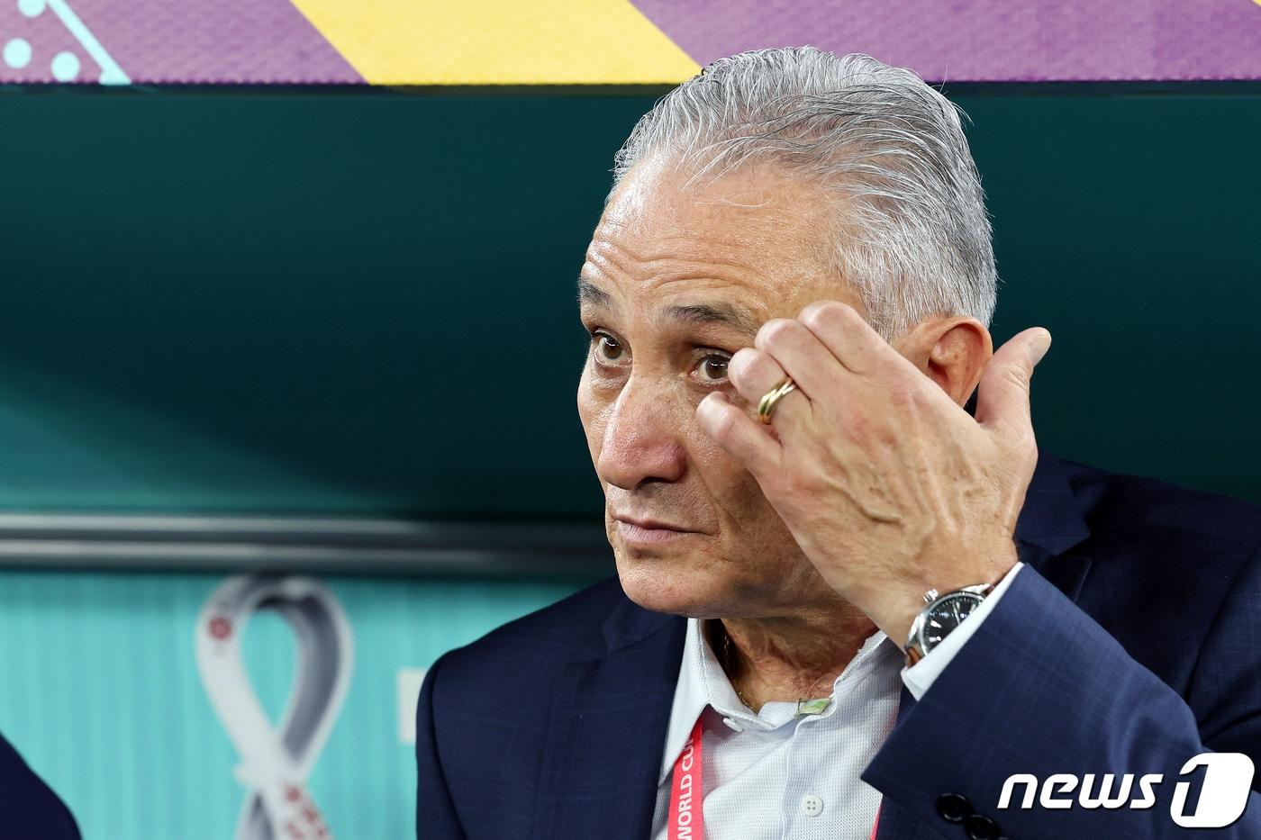 아데노르 레오나르도 바치 브라질 감독이 5일 오후(현지시간) 카타르 도하 스타디움974에서 열린 2022 카타르 월드컵 16강 대한민국과 브라질의 경기에서 생각에 잠겨 있다. 2022.12.6/뉴스1 ⓒ News1 이동해 기자