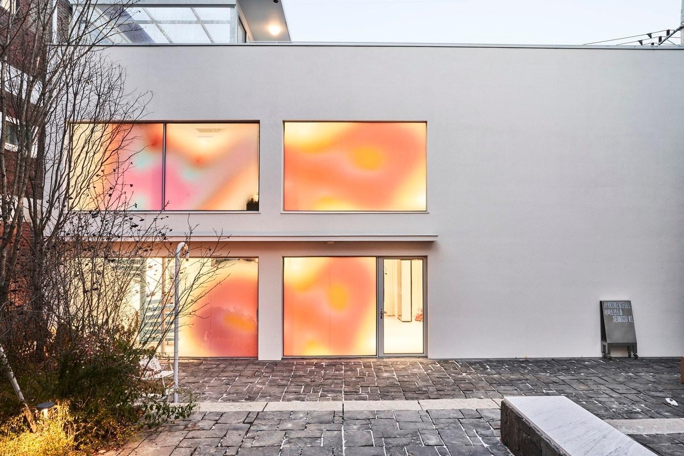 패션 플랫폼 W컨셉은 지난 12월2~4일 3일간 서울 성수동에서 선보였던 팝업스토어 '그라데이션' 누적 방문객이 3500여 명으로 집계됐다.(W컨셉제공)