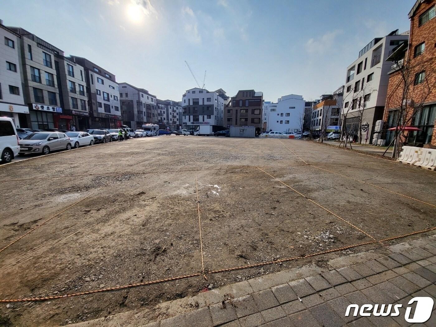 본문 이미지 - 남양주시 다산지구 일대의 공한지를 활용해 설치된 '우리 동네 주차장'