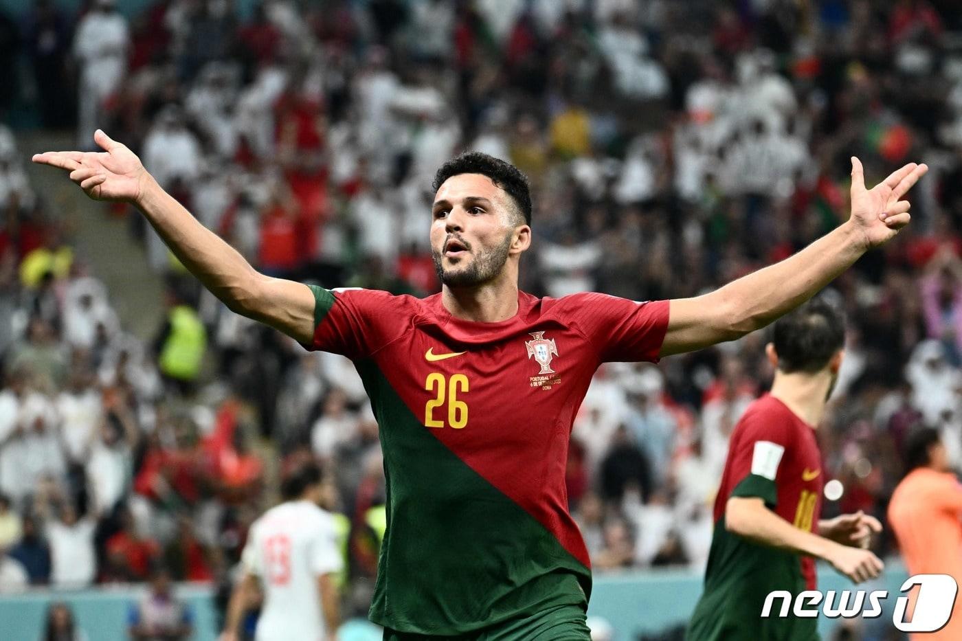 카타르 월드컵에서 최초로 해트트릭을 달성한 곤살로 하무스. ⓒ AFP=뉴스1