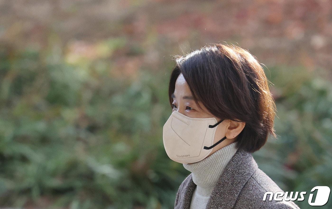본문 이미지 - 이은주 정의당 원내대표가 7일 자신의 공직선거법 위반 혐의 1심 선고기일이 열리는 서울 서초구 서울중앙지법에 출석하고 있다. 2022.12.07 ⓒ News1 DB