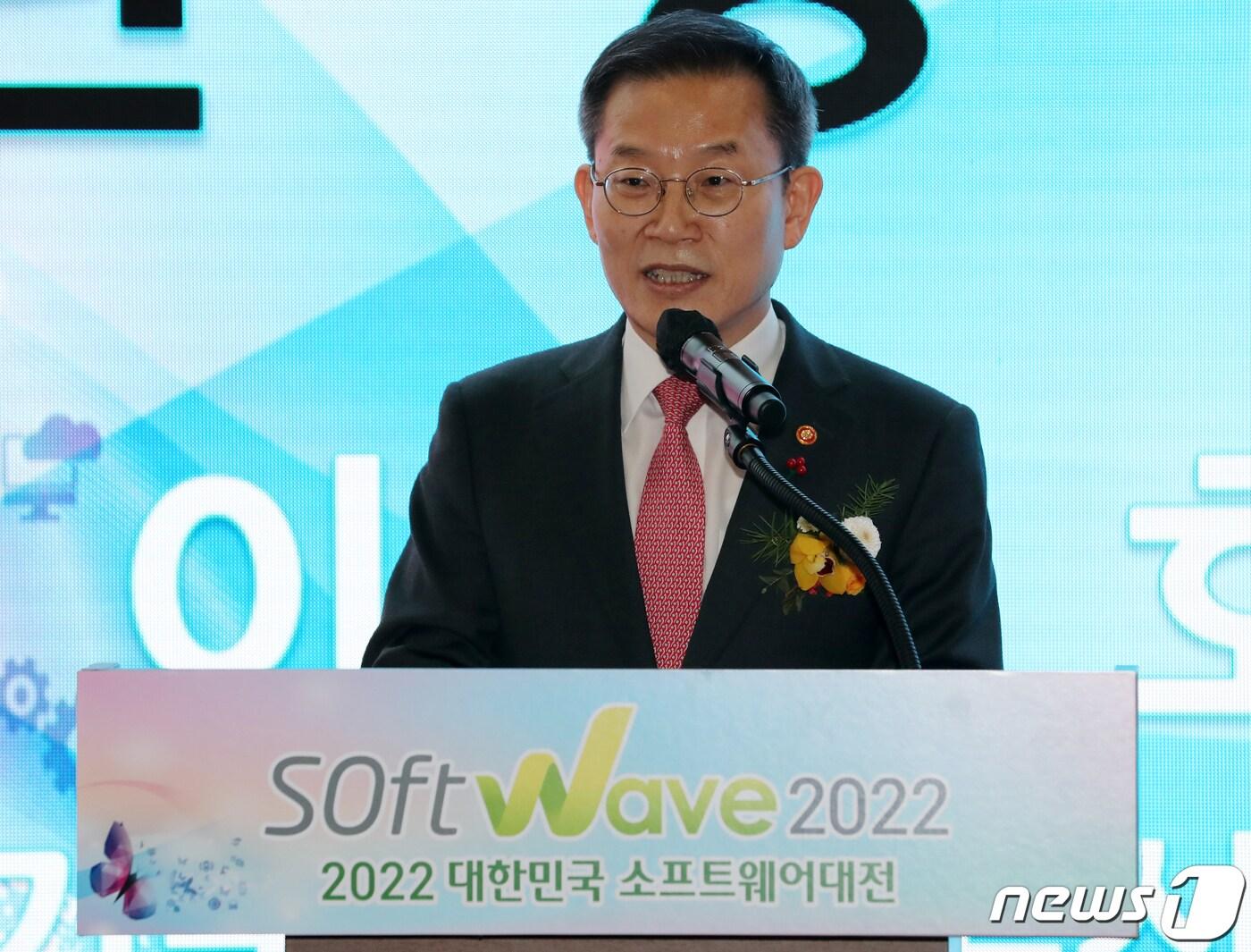본문 이미지 - 이종호 과학기술정보통신부 장관이 7일 오전 서울 강남구 코엑스 Hall A에서 열린 제7회 대한민국 소프트웨어대전, ‘소프트웨이브 2022’에서 환영사를 하고 있다. 2022.12.7/뉴스1 ⓒ News1 김진환 기자