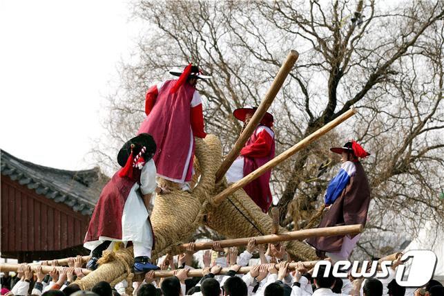 본문 이미지 - 국가무형문화재인 광주칠석고싸움놀이.(국립무형유산원 제공)2022.12.7/뉴스1 ⓒ News1